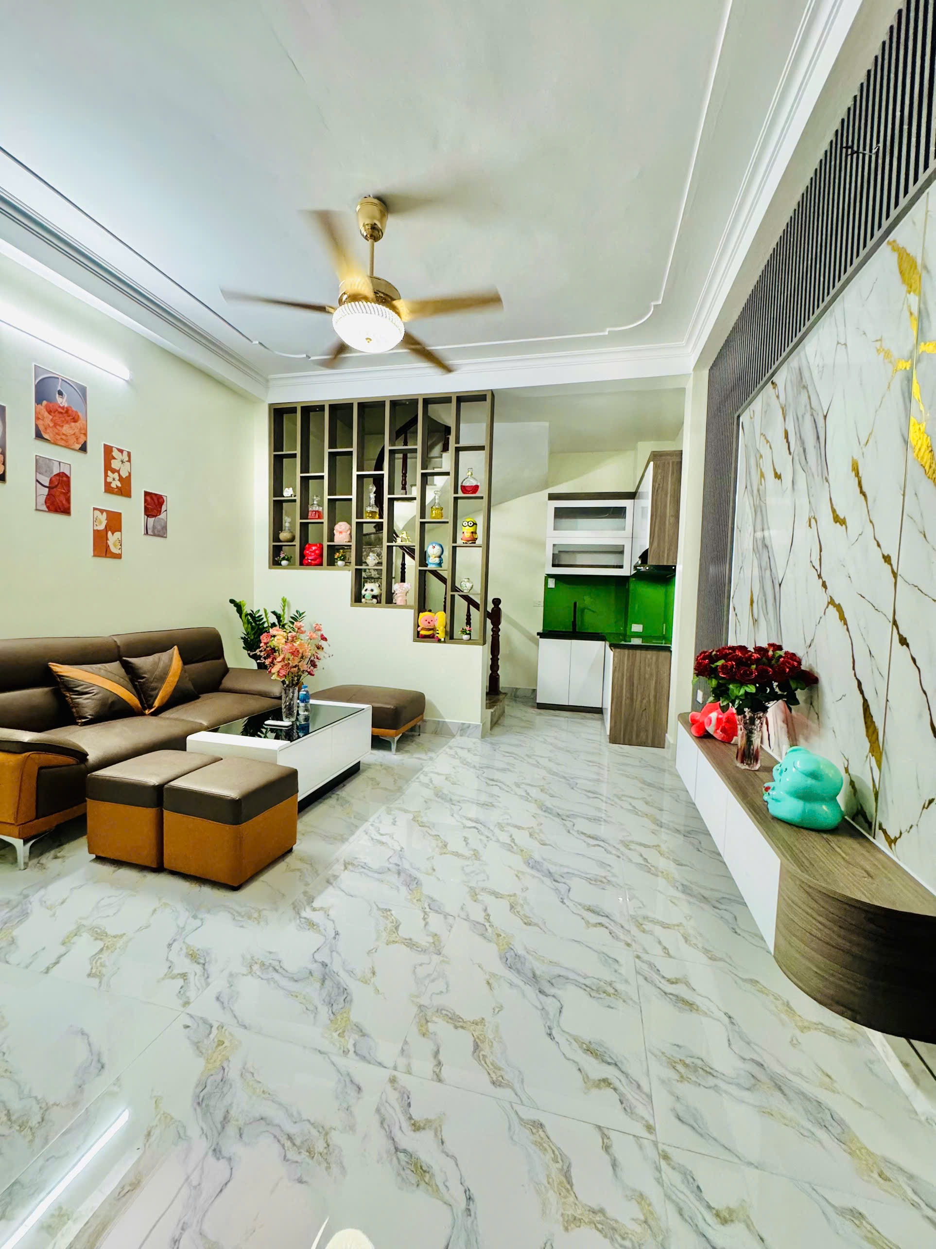Nhà phố Giáp Nhị - Hoàng Mai , 5 tầng - nhỉnh 6 tỷ - Nhà phân lô , ngõ rộng ,  khung cột bê tông chắc chắn , gần ô tô , gần trường , chợ , sát khu đô thi Đồng Tàu , Quận Uỷ Hoàng Mai -