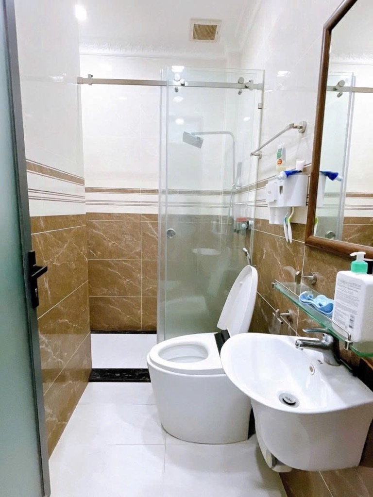 HXH Phường Tân Sơn Nhì 60m2 ngang 4m, SHR vuông hoàn công, ở vừa kinh doanh, 9.65 tỷ TL