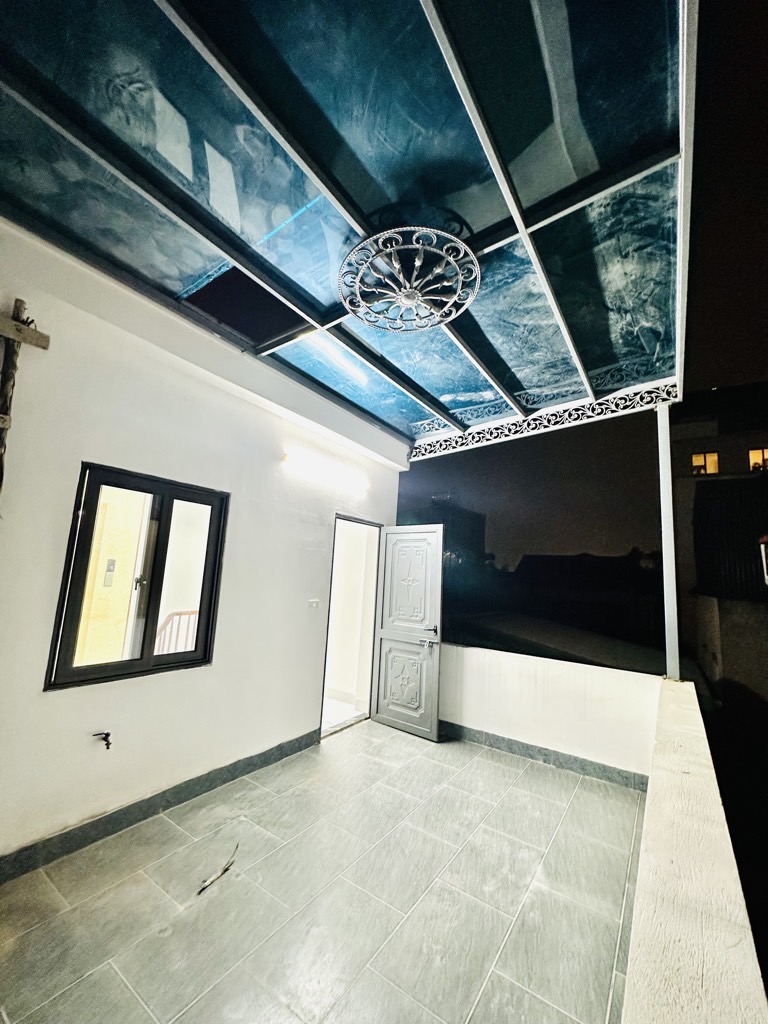 NHÀ ĐẸP TỨ LIÊN - 5 Tầng Thang Máy - 42m2 Ô Tô - Tặng FULL nội thất - 8.9 TỶ