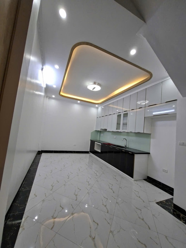 Nhà Đẹp Phố Âu Cơ - 5 Tầng Thang máy - 56M2 - Chào giá 13.5 Tỷ