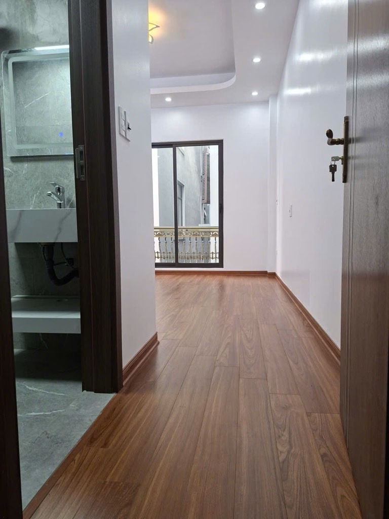 Nhà Đẹp Phố Âu Cơ - 5 Tầng Thang máy - 56M2 - Chào giá 13.5 Tỷ