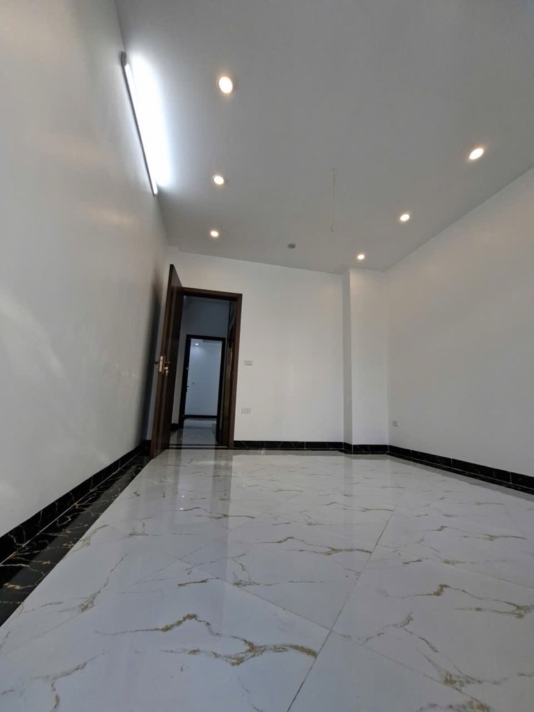 Nhà Đẹp Phố Âu Cơ - 5 Tầng Thang máy - 56M2 - Chào giá 13.5 Tỷ