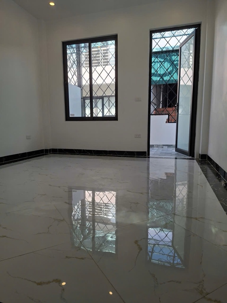 Nhà Đẹp Phố Âu Cơ - 5 Tầng Thang máy - 56M2 - Chào giá 13.5 Tỷ