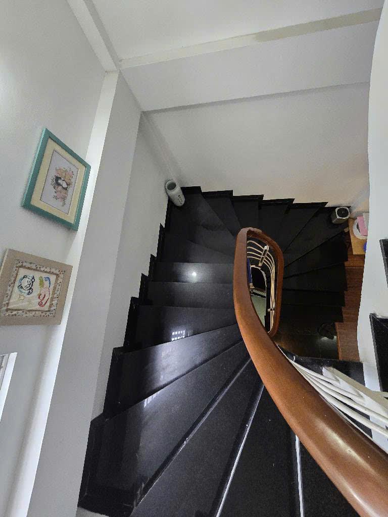 Nhà Rộng Quá - Ô Tô đỗ cửa - Ai ở cũng tiện - Tại Phố Yên Hòa