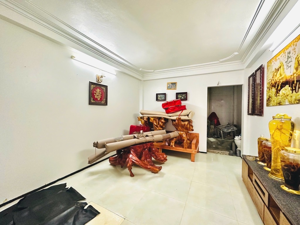 GARA Ô TÔ 7 CHỖ VÀO NHÀ - VỊ TRÍ ĐỈNH, NGÕ THÔNG, KINH DOANH