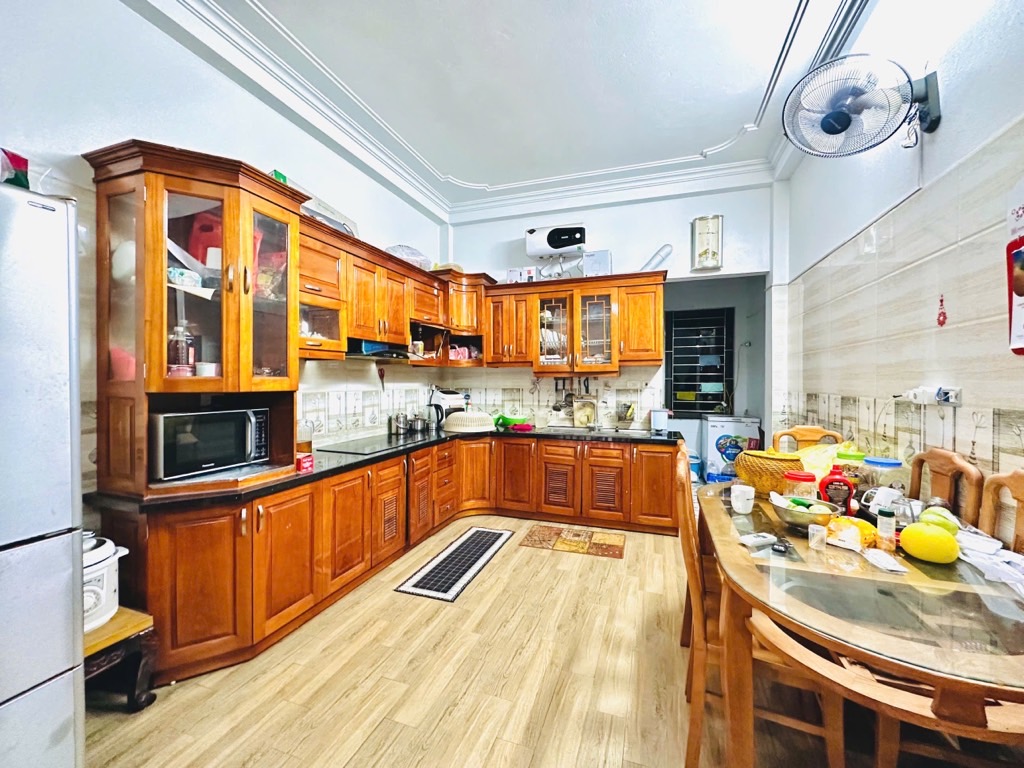 GARA Ô TÔ 7 CHỖ VÀO NHÀ - VỊ TRÍ ĐỈNH, NGÕ THÔNG, KINH DOANH