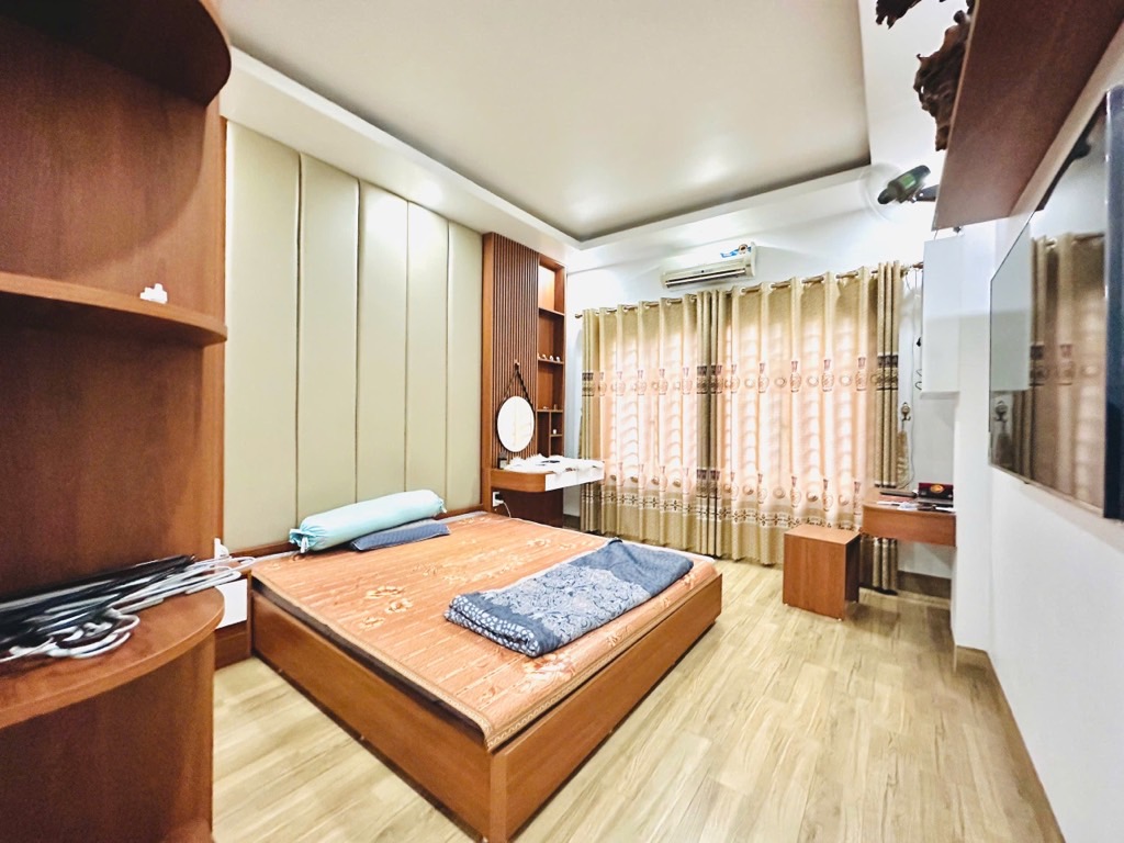 GARA Ô TÔ 7 CHỖ VÀO NHÀ - VỊ TRÍ ĐỈNH, NGÕ THÔNG, KINH DOANH