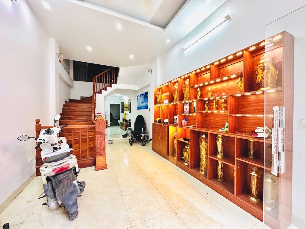 GARA Ô TÔ 7 CHỖ VÀO NHÀ - VỊ TRÍ ĐỈNH, NGÕ THÔNG, KINH DOANH