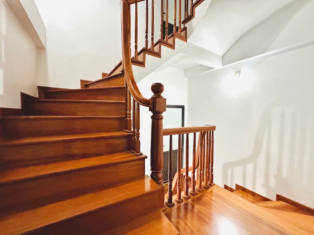 GARA Ô TÔ 7 CHỖ VÀO NHÀ - VỊ TRÍ ĐỈNH, NGÕ THÔNG, KINH DOANH