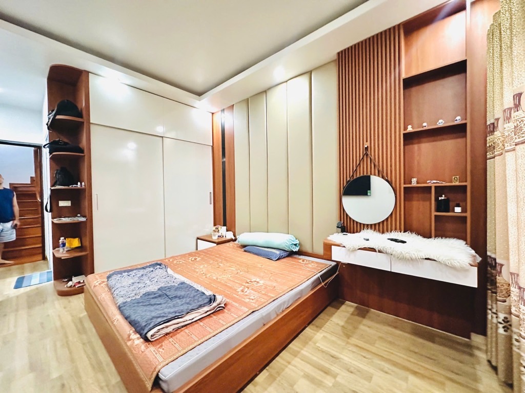 GARA Ô TÔ 7 CHỖ VÀO NHÀ - VỊ TRÍ ĐỈNH, NGÕ THÔNG, KINH DOANH