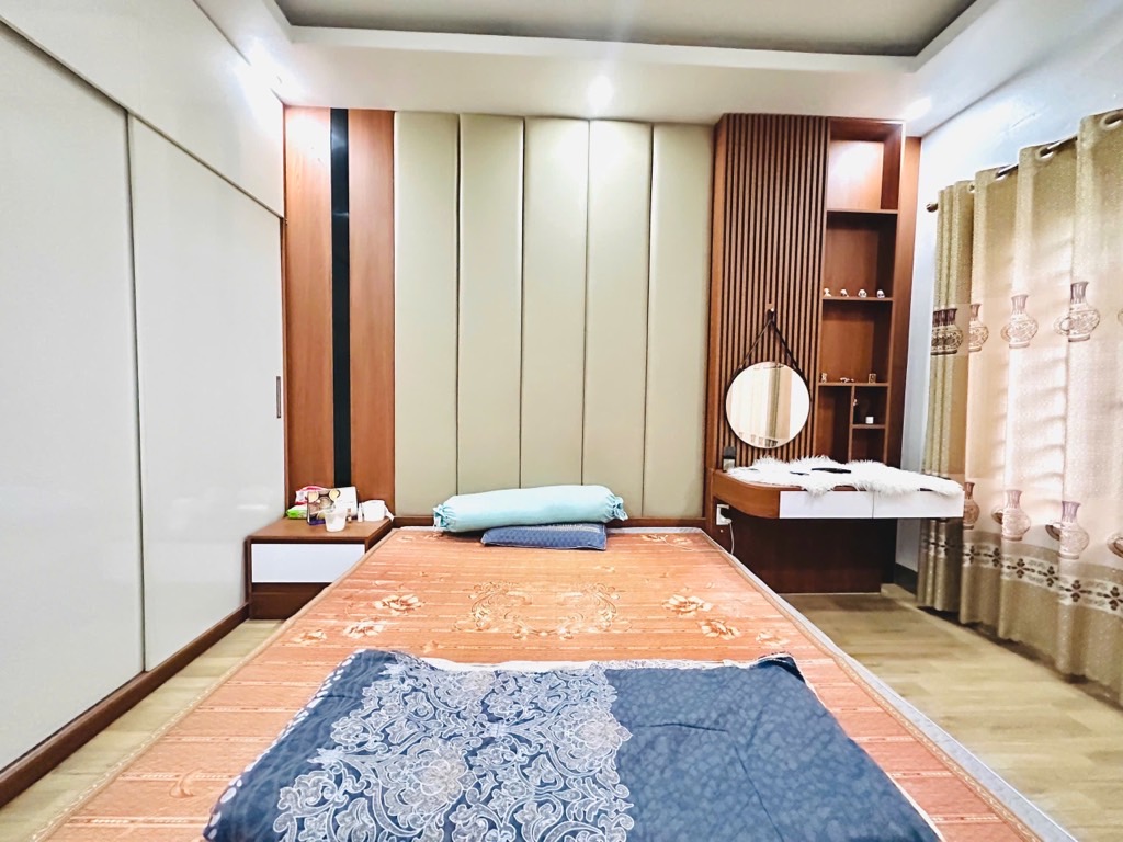 GARA Ô TÔ 7 CHỖ VÀO NHÀ - VỊ TRÍ ĐỈNH, NGÕ THÔNG, KINH DOANH