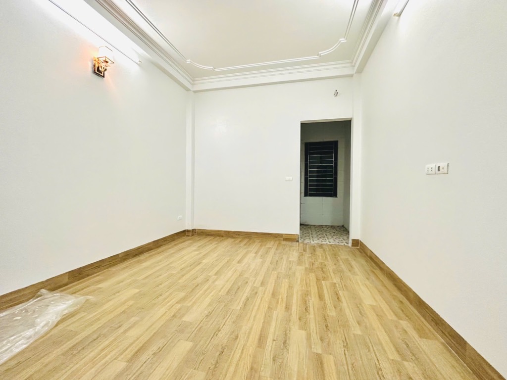 GARA Ô TÔ 7 CHỖ VÀO NHÀ - VỊ TRÍ ĐỈNH, NGÕ THÔNG, KINH DOANH