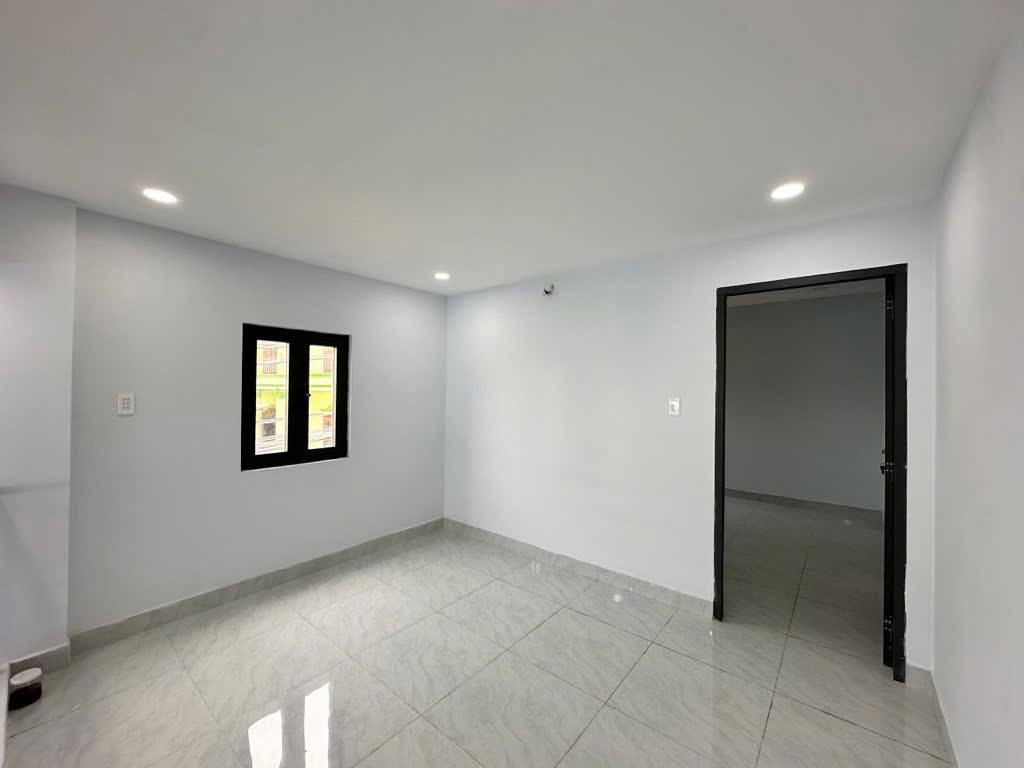 Bán Gấp nhà 2 lầu hxh trục Man Thiện chỉ 3txx