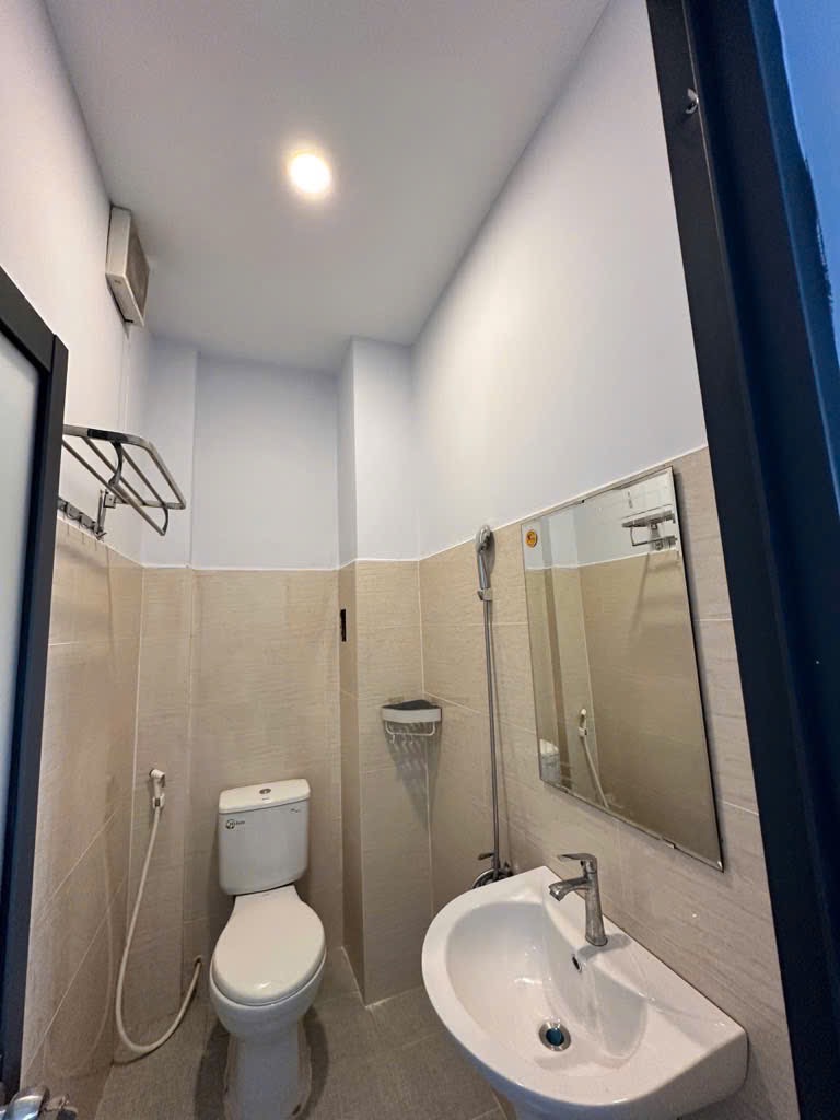 Bán Gấp nhà 2 lầu hxh trục Man Thiện chỉ 3txx
