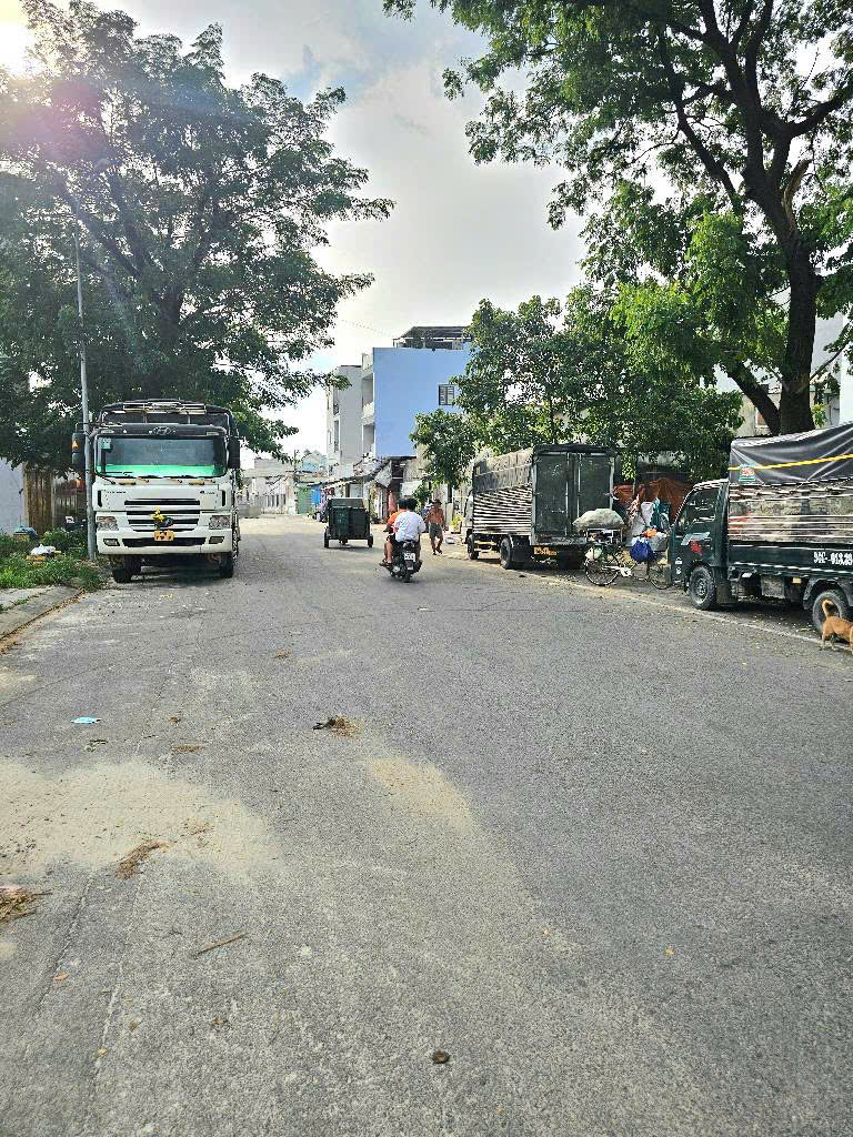 Bán đất mặt tiền khu dân cư Êm Đềm -đường 20m- chỉ hơn 70tr/m2