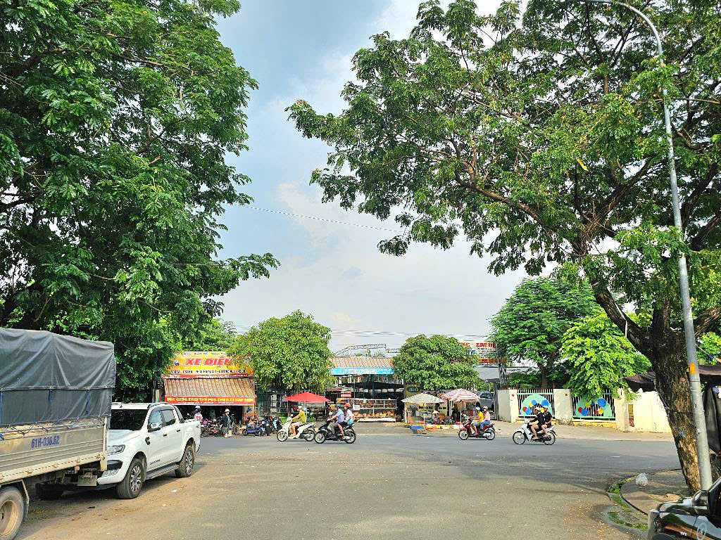 Bán đất mặt tiền khu dân cư Êm Đềm -đường 20m- chỉ hơn 70tr/m2