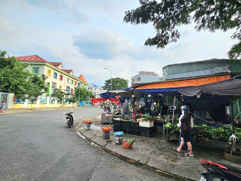 Bán đất mặt tiền khu dân cư Êm Đềm -đường 20m- chỉ hơn 70tr/m2