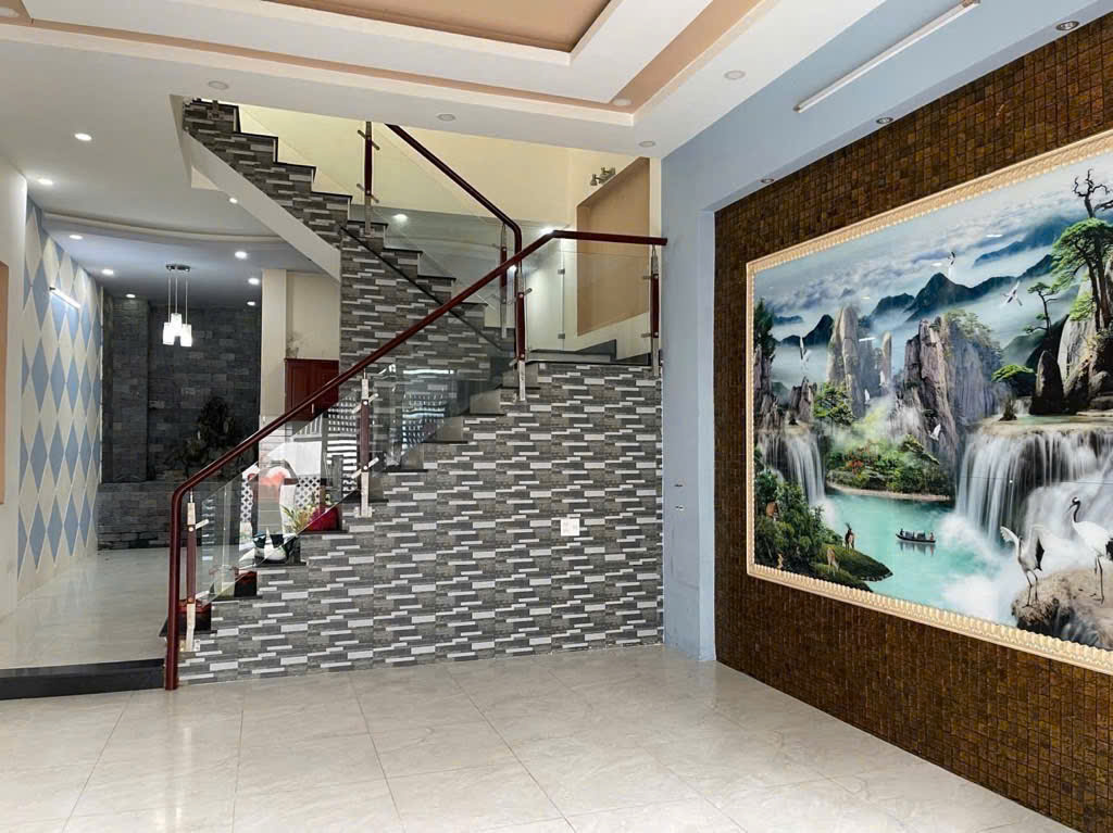 Bán nhà 3 Tầng ngay chợ Linh Xuân - Hẻm OTO - ngang to 5m - chỉ 4.95 tỷ