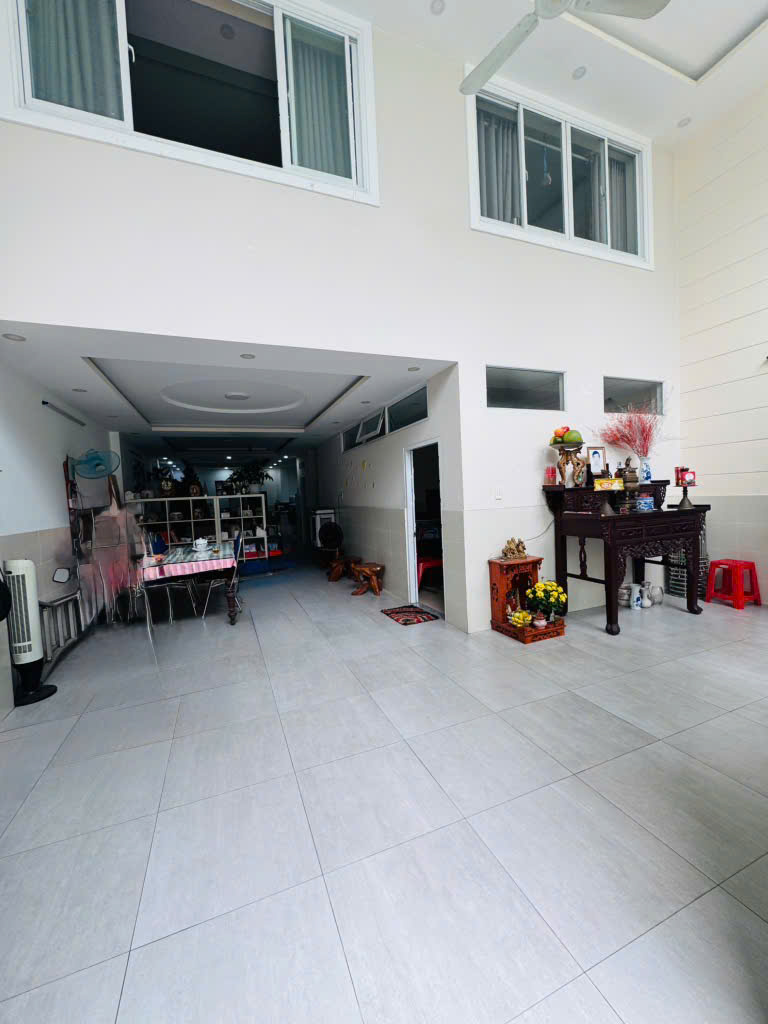 Bán nhà quận 6 ngay vòng xoay phú lâm