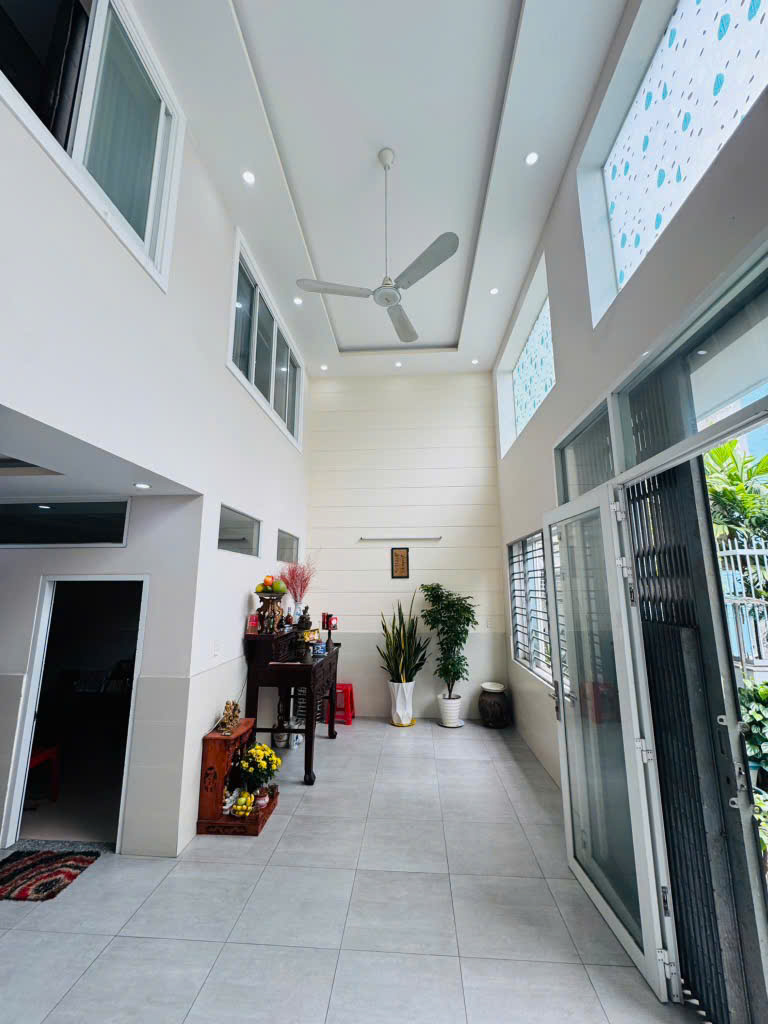 Bán nhà quận 6 ngay vòng xoay phú lâm