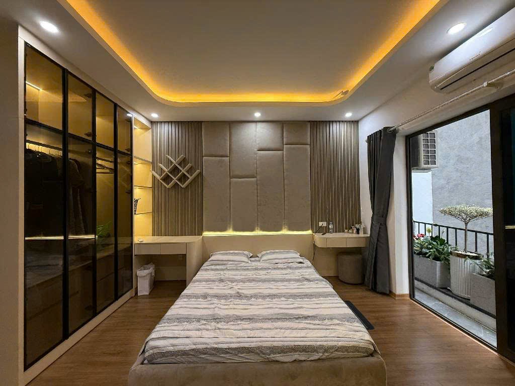 Em có một căn nhà mới hoàn thiện 35m2x5 tầng nhỉnh  tỷ