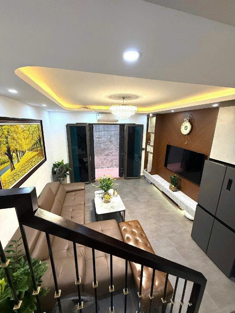 Em có một căn nhà mới hoàn thiện 35m2x5 tầng nhỉnh  tỷ