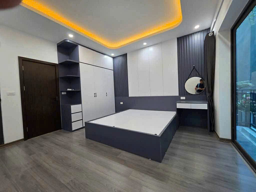 Em có một căn nhà mới hoàn thiện 34m2x5 tầng nhỉnh 7  tỷ