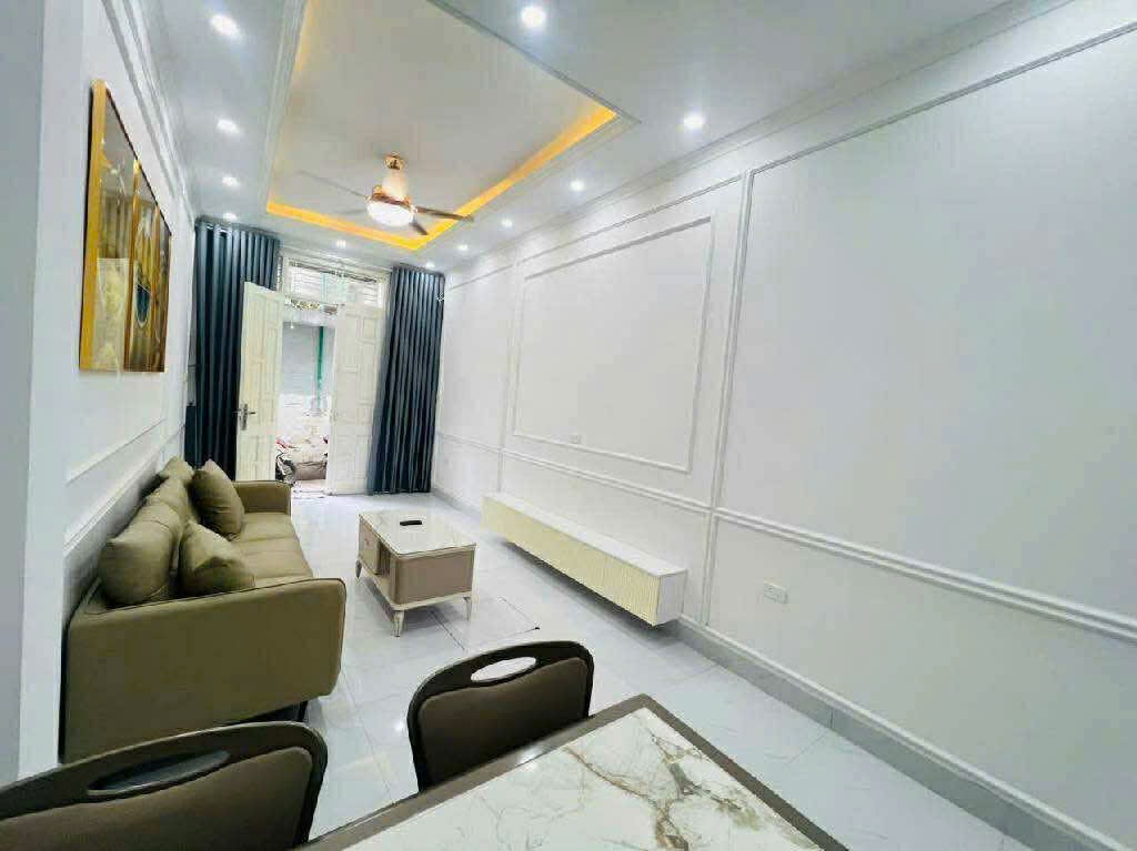 Em có một căn nhà mới hoàn thiện 34m2x5 tầng nhỉnh 7  tỷ