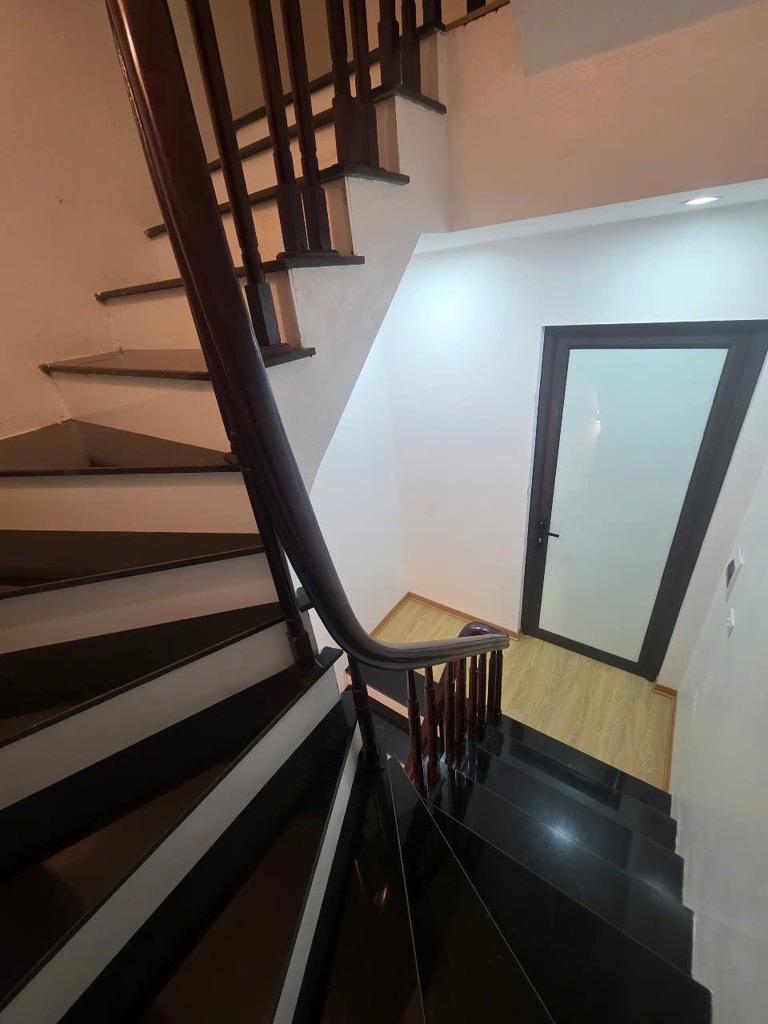 PHÚ LƯƠNG HÀ ĐÔNG - 35m2 - 5 tầng - 6,2tỷ - 15m bãi đỗ xe ô tô - LÔ GÓC