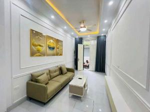 Em có một căn nhà mới hoàn thiện 34m2x5 tầng nhỉnh 7 tỷ