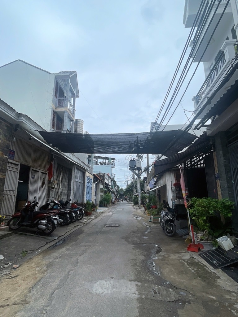 NHÀ HẺM 8M LÔ GÓC  2 MẶT TIỀN HƯƠNG LÔ 2 BÌNH TÂN 98M2 CHỈ  11XTY