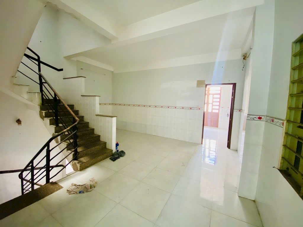 NHÀ HẺM 6M ĐƯỜNG  LÊ VĂN QUỚI BÌNH TÂN  106M2 4 TẦNG  CHỈ 7TY X