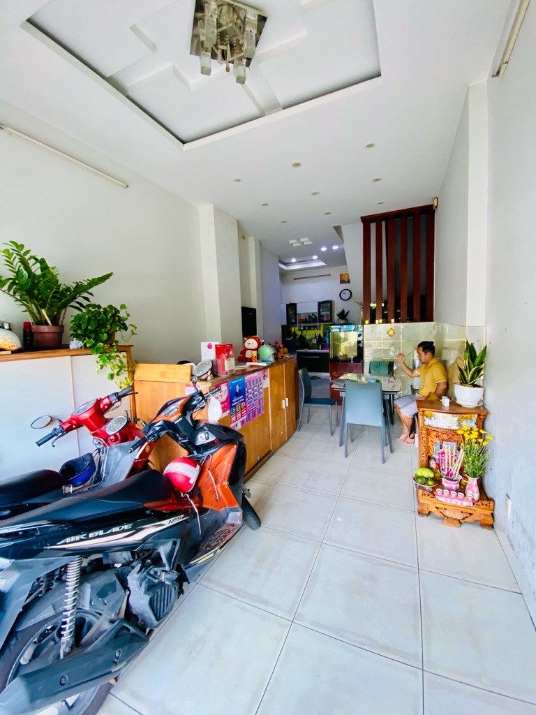 - Bán  Mặt Tiền kênh Tân Hóa 45m2-4 tầng-nở hậu,có lề đường 3 m - 8.x tỷ