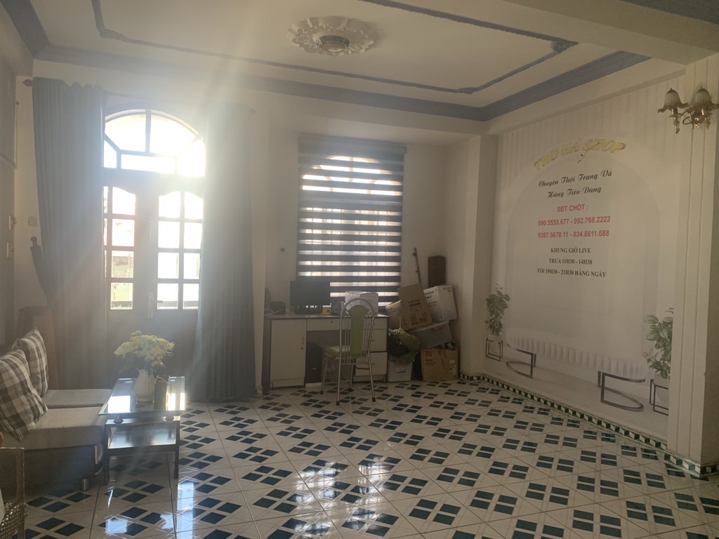 Nhà bán gần trung tâm dĩ an 3 tầng 90m2 (5x18) đường 8m giá 6.3ty.