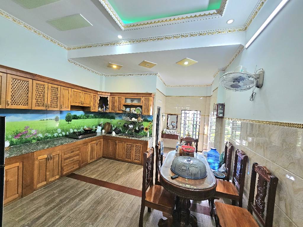 Bán gấp nhà 4 tầng- Dt 68m2- Dĩ an - giá nhỉnh 4ty