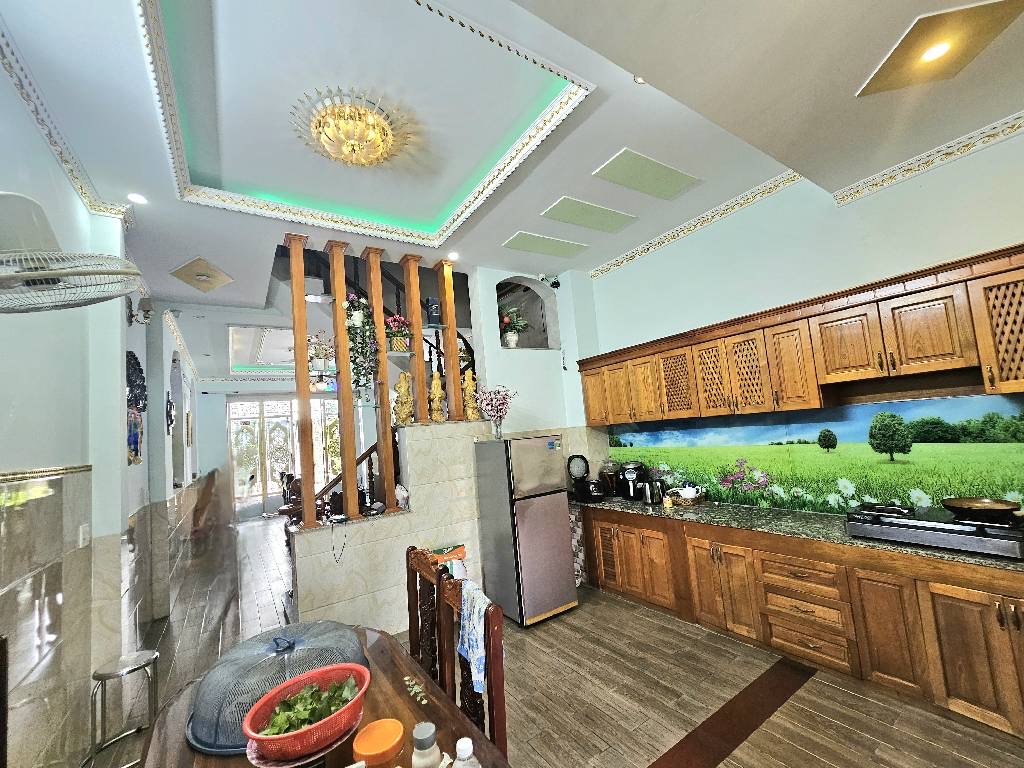 Bán gấp nhà 4 tầng- Dt 68m2- Dĩ an - giá nhỉnh 4ty