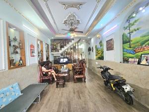 nhà bán gấp giảm còn 4,7 tỷ- Dt 68m2 - 4 tầng- đường trước nhà 13m- Dĩ an.