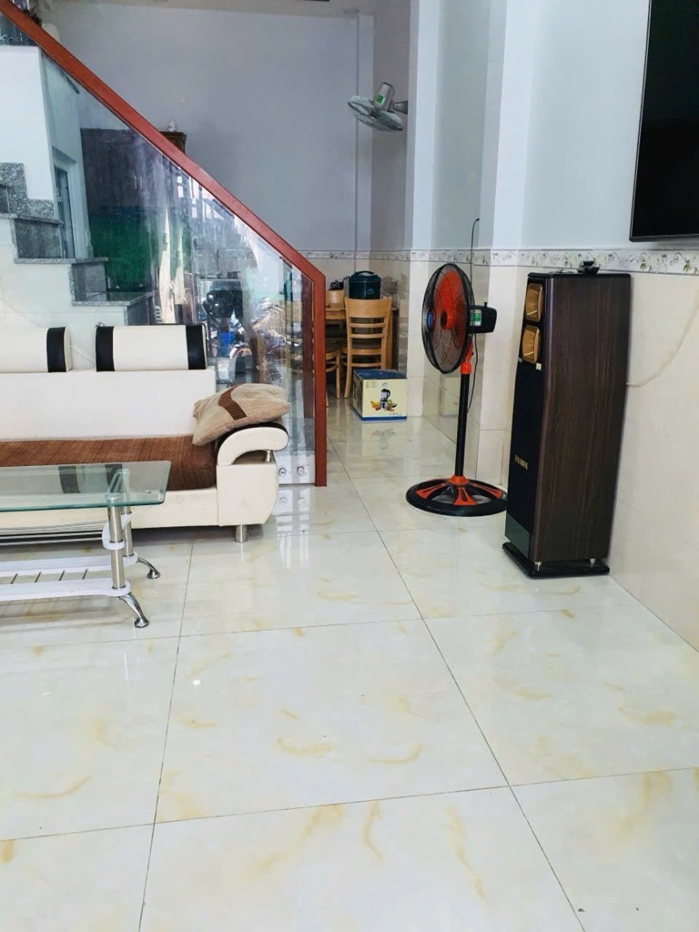 Bán nhà HXH Dương Quảng Hàm, Phường 5, Gò Vấp, giá siêu rẻ, ngộp bank ra ngay