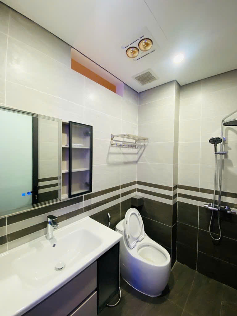 BÁN NHÀ BÁT KHỐI-LONG BIÊN - 36M2- 5 TẦNG - 6 TỶ