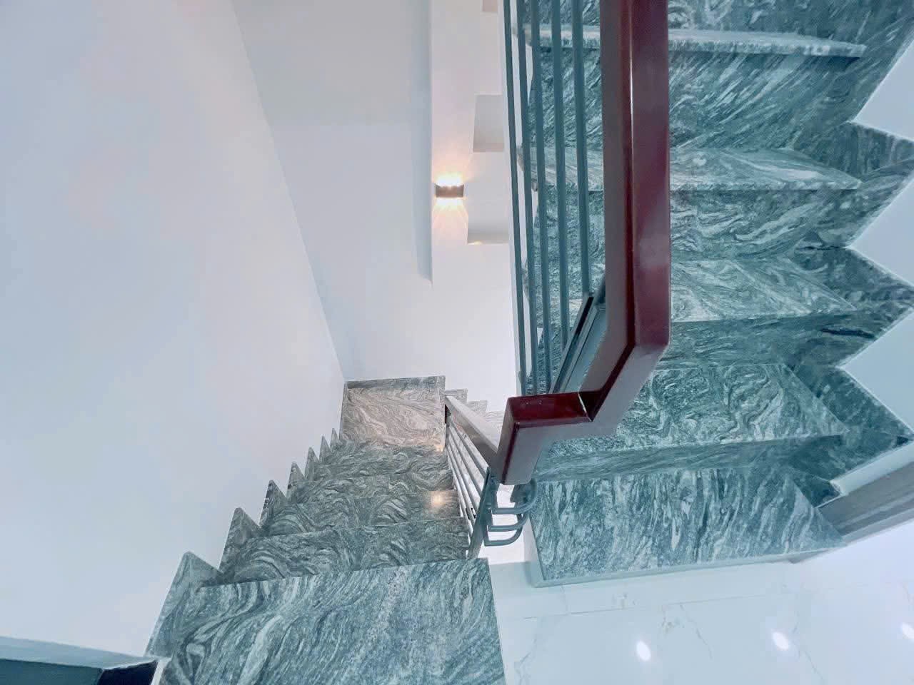 bán nhà hẻm 1 sẹt, tại đường Hoàng Diệu. 3 tần. 33.7m², giá 6.5 tỷ