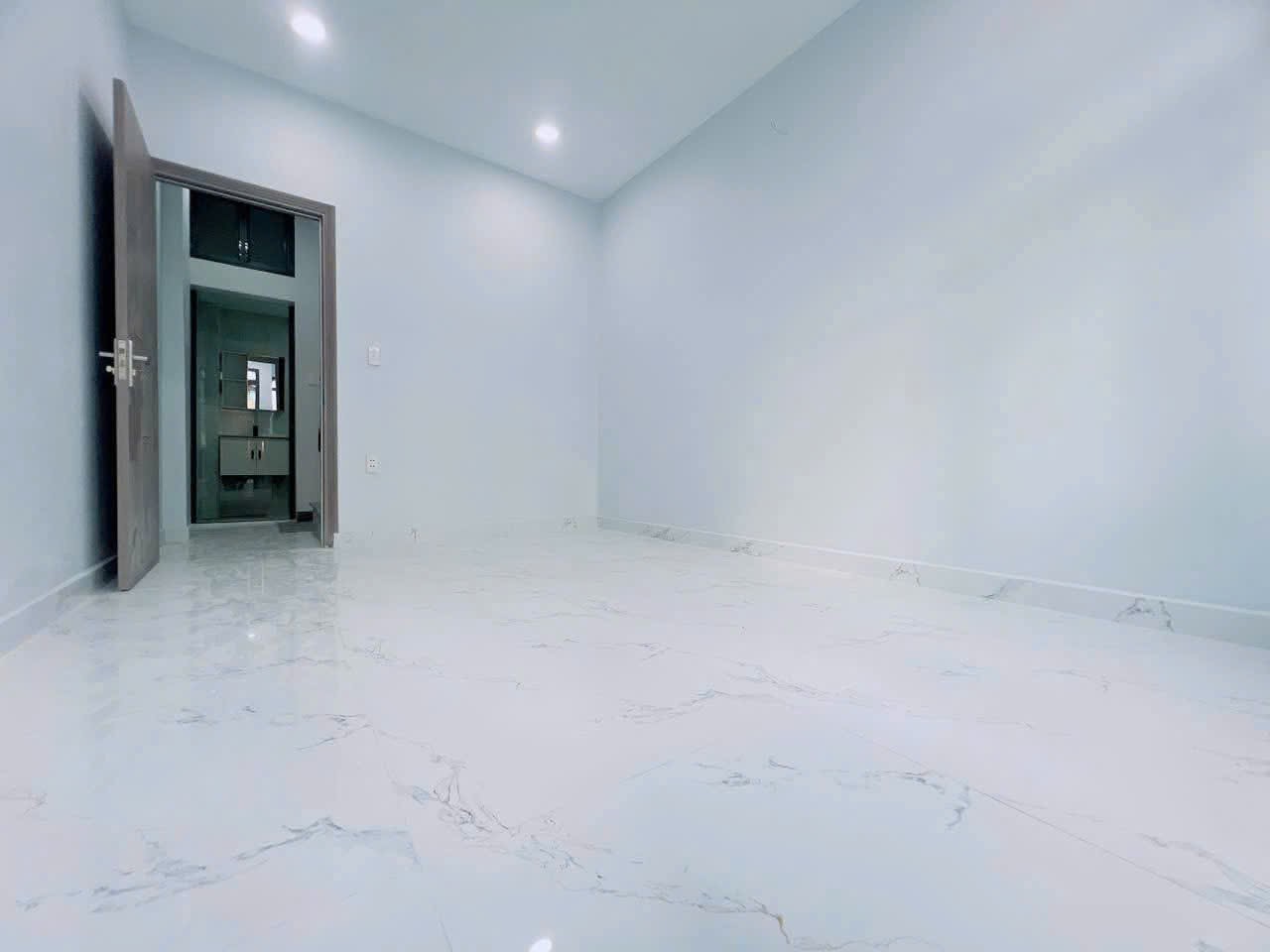 bán nhà hẻm 1 sẹt, tại đường Hoàng Diệu. 3 tần. 33.7m², giá 6.5 tỷ