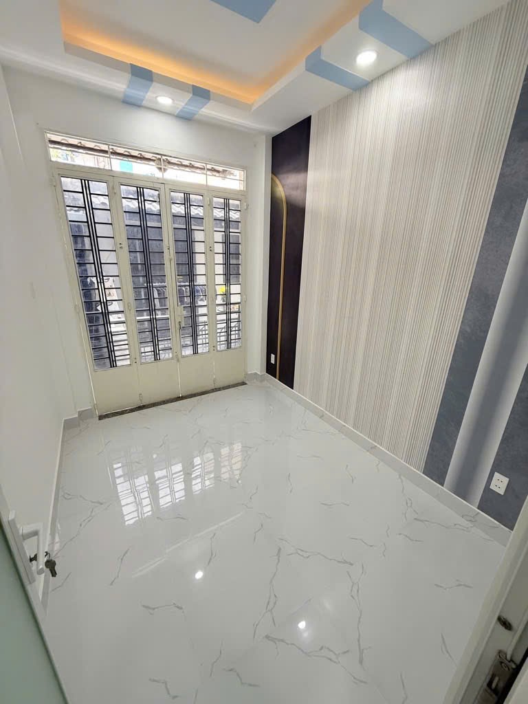 chính chủ cần bán nhà tại đường Đoàn Văn Bơ quận 4. dt 38.4. giá 4.55 tỷ. nhà mới, đẹp