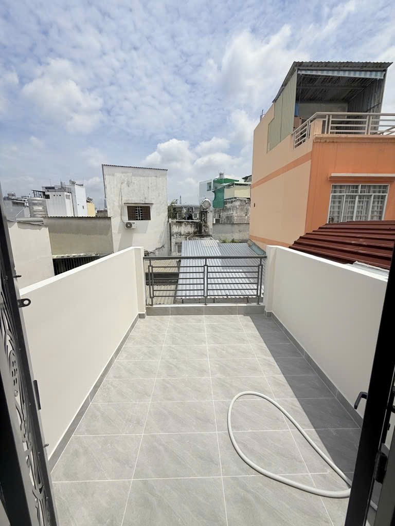 chính chủ cần bán nhà tại đường Đoàn Văn Bơ quận 4. dt 38.4. giá 4.55 tỷ. nhà mới, đẹp