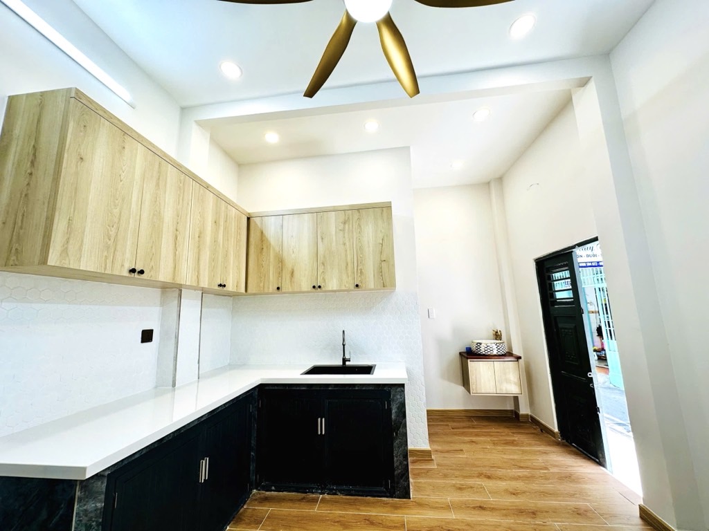 bán nhà mặt tiền, kinh doanh sầm uất, tại đoàn văn bơ, quận 4, TP Hồ Chí Minh