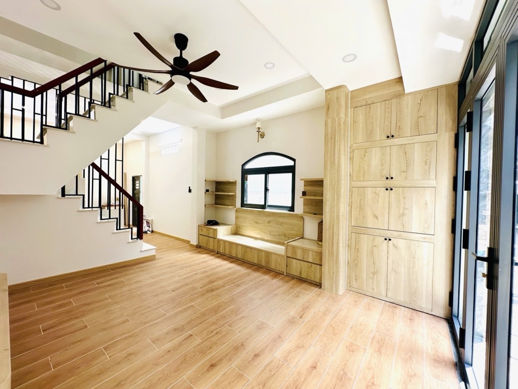 bán nhà mặt tiền, kinh doanh sầm uất, tại đoàn văn bơ, quận 4, TP Hồ Chí Minh