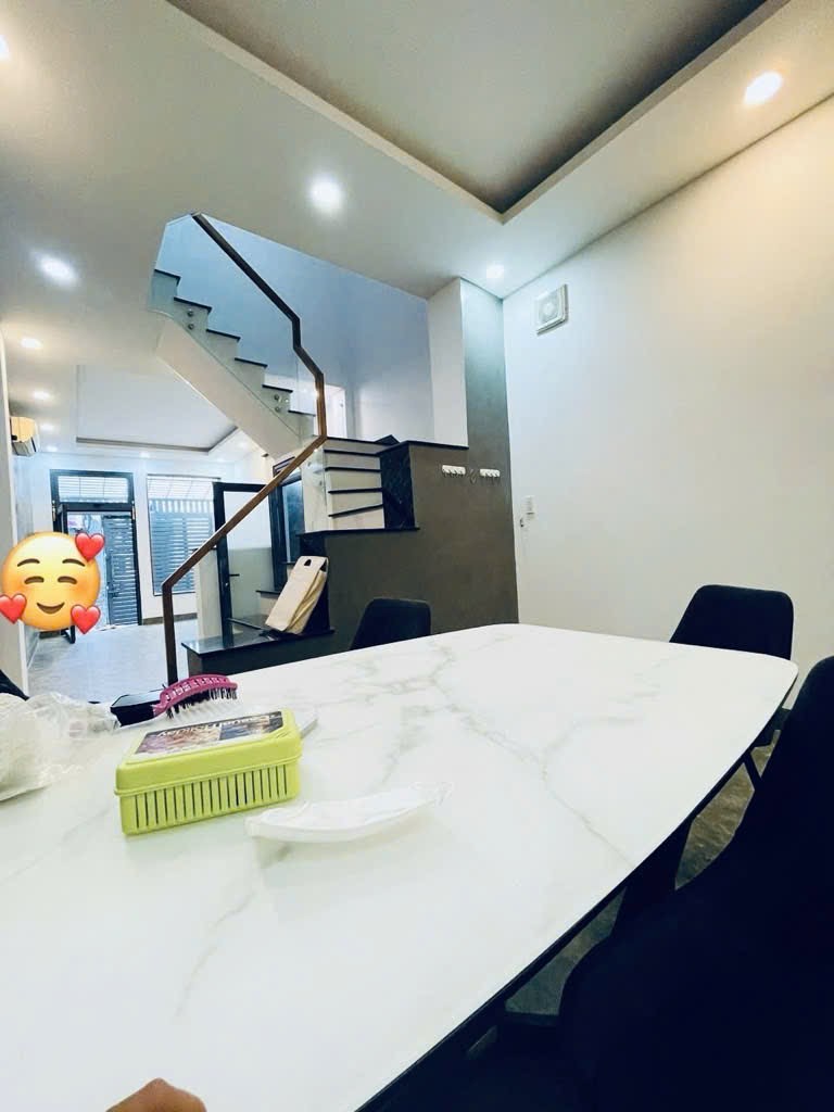 chính chủ cần bán căn nhà tại đường tôn thất thuyết quận 4 TP Hồ Chí Minh.