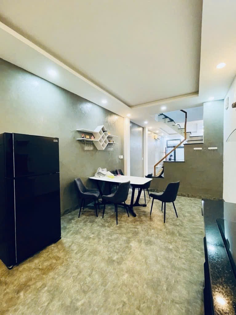 chính chủ cần bán căn nhà tại đường tôn thất thuyết quận 4 TP Hồ Chí Minh.