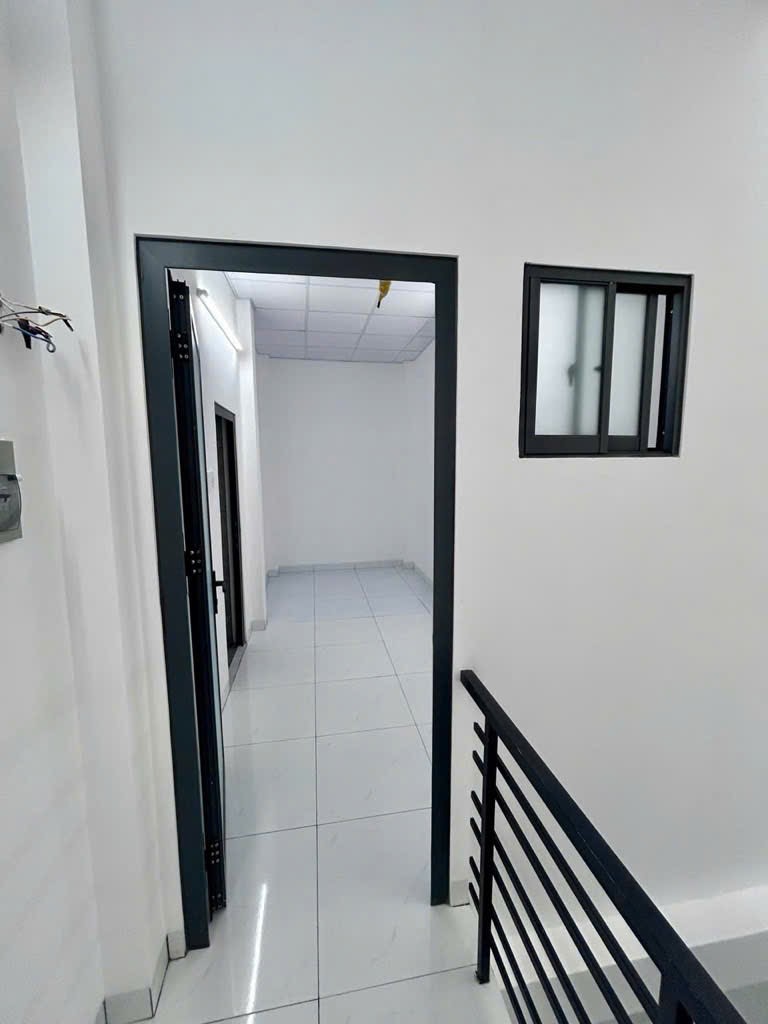CHÍNH CHỦ BÁN GẤP NHÀ ĐẸP- DIỆN TÍCH KHỦNG, SÂN RỘNG 10m. THÚCH HỢP LÀM CHDV.