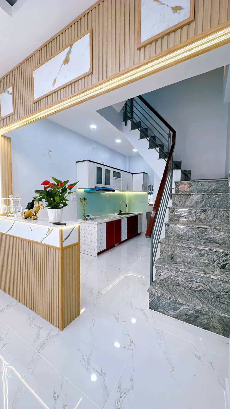 bán nhà mới 3 tần tại đường hoàng diệu, Q4 TP. HCM