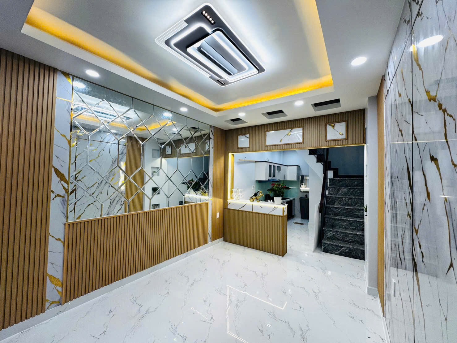 bán nhà mới 3 tần tại đường hoàng diệu, Q4 TP. HCM